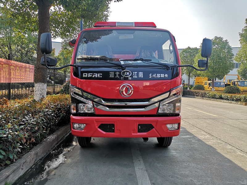 湖北江南：消防救援冲锋舟运输车发车