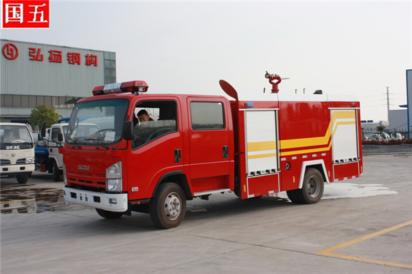 五十铃牌700P3吨水罐消防车