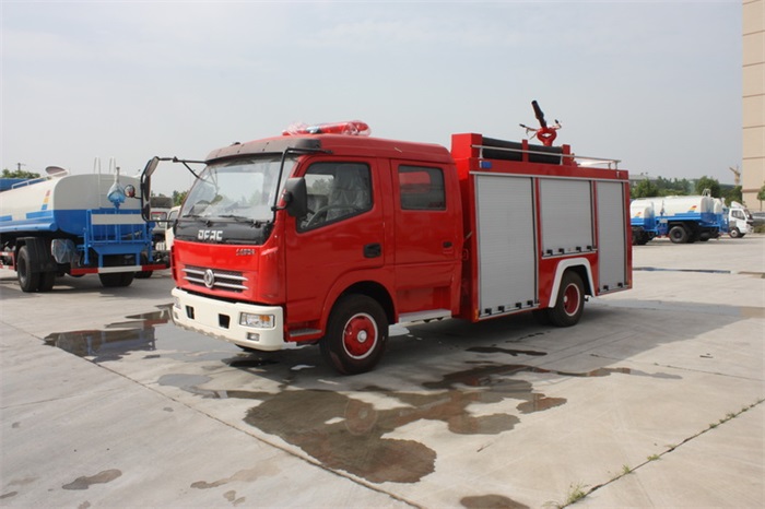 东风3.5吨泡沫消防车
